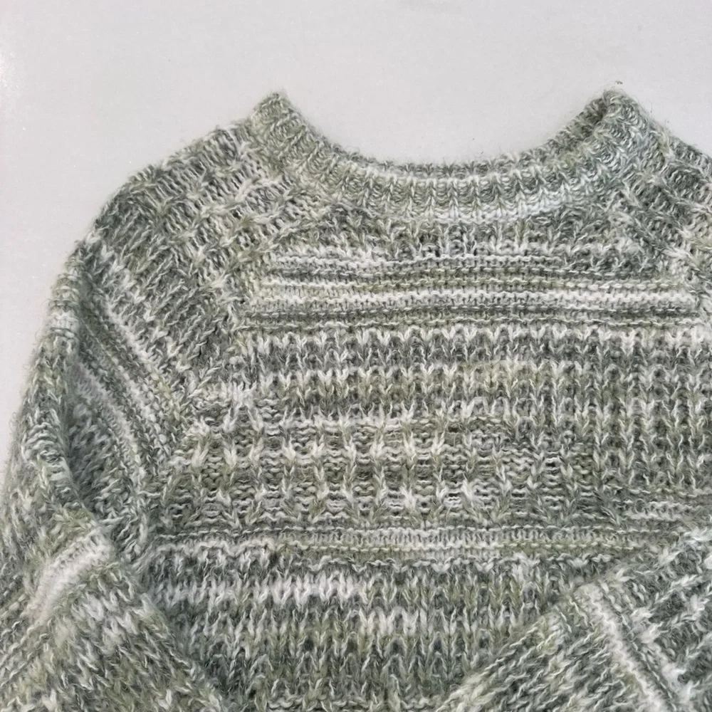 Universal Thread Sweater - Picture 3 of 4